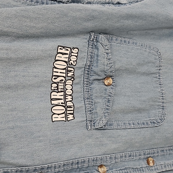 NWOT 2016 "Roar to the Shore" Men's Denim Vest - Picture 2 of 16